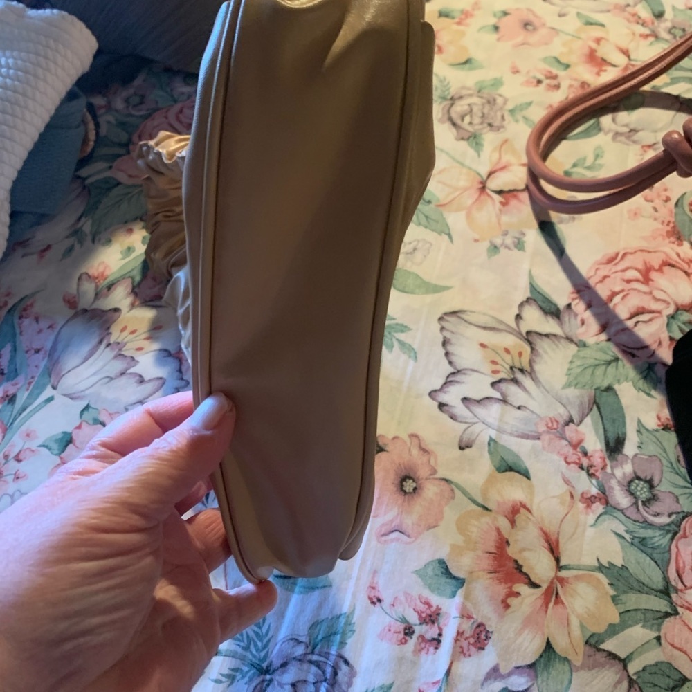 Stylish Tan Ruched Handbag - Picture 3 of 6